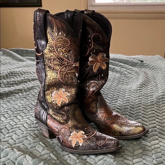 Durango Shoes - Durango Black and Gold Heeled Boots